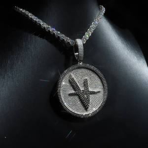 จี้เงินแท้ S925 ประดับเพชรโมอิสซาไนต์ทรงกลม ดีไซน์ CONCEPTION Iced Out  แบบสั่งทำพิเศษ ได้รับการรับรองจาก GRA สำหรับผู้ชายสไตล์ฮิปฮอป - Product Image 5