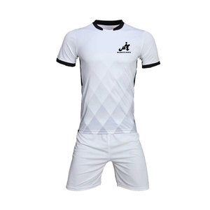 Vêtements de sport respirants pour hommes, uniforme de football, technologie de séchage rapide, ensemble léger de maillot et short pour joueurs de football dédiés - Product Image 1