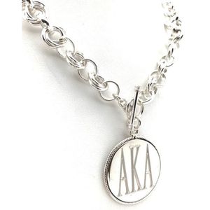 Collar AKA de Triple Eslabón, Elegante Cadena Chapada en Oro, Joyería para Mujer, Accesorio de Moda de Lujo con un Elegante Diseño de Triple Eslabón - Product Image 4
