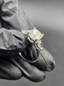 Anillo de tres piedras con diamante moissanita de corte cojín, plata 925 original, joyería fina para aniversario, regalo encantador para pareja - Product Image 3