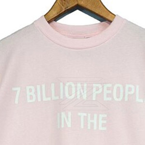 Camiseta Moderna de Alta Densidad con Estampado en Relieve, Estilo Urbano, Cómoda para Uso Diario - Product Image 2