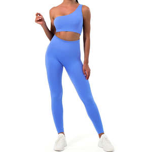 Ensemble de sport élégant pour femme : soutien-gorge froncé et leggings doux, deux pièces, pour le jogging, le yoga et l'entraînement. - Product Image 3