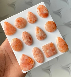 Lote de cabujones de cuarzo de piedra del sol natural, pulidos, con destellos naranjas, gemas sueltas de piedra del sol en formas variadas para la fabricación de joyas, colgantes y anillos. - Product Image 1