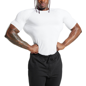 T-shirt de compression pour homme, coupe ajustée, tissu extensible, anti-transpiration, pour la gym, l'entraînement, la course à pied et les sports. - Product Image 1