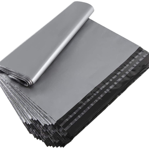 Sacs d'expédition en polyéthylène imprimés sur mesure avec fermeture adhésive, imperméables, pour la vente au détail et le commerce électronique - Product Image 1