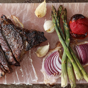 Tabla de Sal Rosa Natural para Asar con Bandeja Metálica para Asar Carne a Altas Temperaturas HACCP - Product Image 6