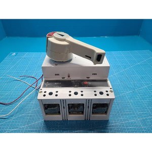 Disjoncteur à boîtier moulé Moeller NZM 10-600N-NA, utilisé comme pièce détachée pour équipement semi-conducteur d'époque - Product Image 6