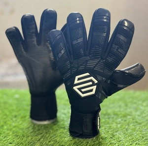 Guantes de Portero Profesionales Ajustables para Exteriores, Látex Alemán de 4mm con Corte Negativo y Cierre de Velcro - Product Image 2