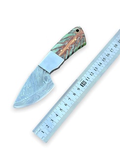 Cuchillo de caza de acero de Damasco hecho a mano con Funda de cuero OEM personalizable y mango de epoxi - Product Image 1