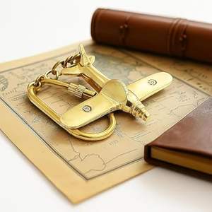 Llavero de Avión con Brújula de Latón Vintage, Hecho a Mano, con Clip de Mosquetón, Diseño Clásico de Avión, Regalo para Amantes de la Aviación - Product Image 4