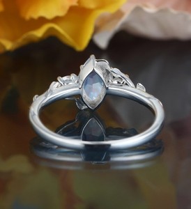 Bague de fiançailles et de mariage en or 14 carats et argent sterling 925 avec alexandrite taille marquise, pierre précieuse à changement de couleur, bijoux de mariée vintage - Product Image 3