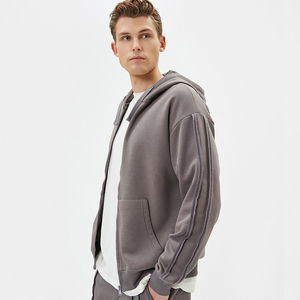 Ensemble de survêtement zippé pour homme en coton délavé gris taupe avec passepoil à coutures apparentes, fermeture à cordon sur toute la longueur, 100 % coton, style streetwear, fabriqué au Pakistan - Product Image 4