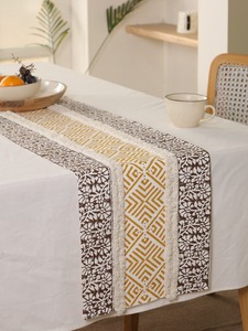 Camino de Mesa de Lona Premium de Doble Capa con Estampado Floral, Camino de Mesa con Borlas Tejidas Estilo Damasco, Diseño Floral Marrón para Comedor - Product Image 5