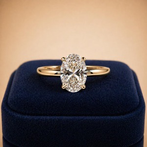 Bague de fiançailles solitaire ajustable en or plaqué 14 carats avec diamant de laboratoire ovale certifié IGI pour femme, clarté VVS1 - Product Image 3
