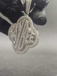 Colgante de letra personalizado con diamante de moissanita VVS en plata de ley 925 para uso unisex - Product Image 5