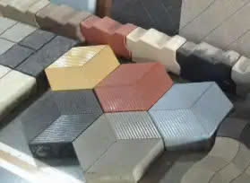 Adoquín de Hormigón Hexagonal con Patrón de 3 Rayas, Duradero, para Pavimentación de Parques al Aire Libre - Product Image 3