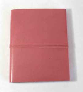 Agenda en cuir vintage rose clair de la marque Camelon Exports, couverture rigide, papier en coton recyclé, 48 feuilles, fabriqué au Rajasthan - Product Image 4