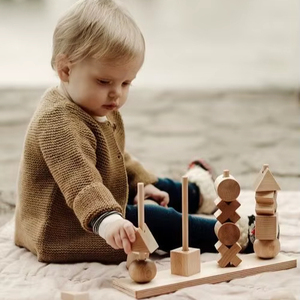 Jouets en bois faits à la main durables pour bébés – Jouets écologiques pour le développement précoce des nourrissons et des tout-petits - Product Image 1