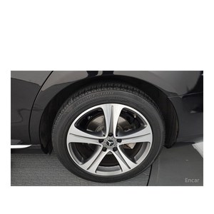 Mercedes-Benz Classe E E300 Avantgarde 2020, 73 823 km, boîte automatique, sièges en cuir, conduite à gauche, caméra de recul - Product Image 5