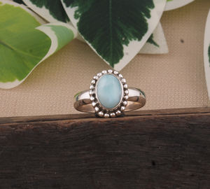 Anillo Solitario Clásico Boho Hecho a Mano con Larimar de Corte Fantasía y Engaste de Bisel en Plata de Ley 925, Certificado por Terceros - Product Image 2