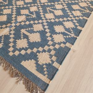 Tapis en laine fait main |   Tapis d'appoint abstrait bleu et ivoire tissé à la main |   Tapis en laine naturelle à poils ras, écologique, pour salon et chambre à coucher - Product Image 5