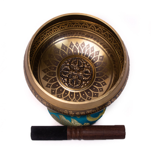 Bol chantant tibétain de 20 cm en laiton, gravé à la main avec mantra, 8 pouces, pour méditation et sonothérapie, avec marteau Vajra Mandala Cu - Product Image 3
