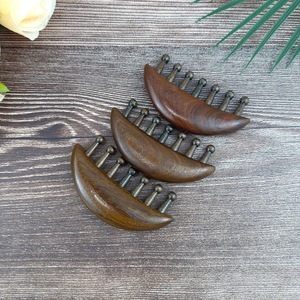 Masseur facial Gua Sha en bois rustique écologique avec artisanat en bois d'acacia massif pour la relaxation musculaire - Cadeau du Nouvel An - Product Image 1