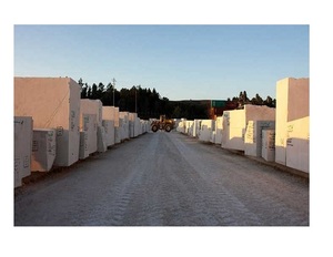 Bloques de Piedra Caliza Moca Creme, Bloques Grandes de Piedra Beige Natural para Construcción, Revestimiento, Suelos y Albañilería - Product Image 1