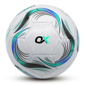 Ballons de football sur mesure fabriqués par Oxva Industries Football Factory, cousus à la machine, en cuir PU. - Product Image 6