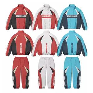 ชุดวอร์มผู้ชายแบบมีแถบสะท้อนแสง OEM ชุดกีฬา ชุดฝึกซ้อม เสื้อแจ็คเก็ตกันลมไนลอนแบบสั่งทำพิเศษ ชุดวอร์มผู้ชายแบบวินเทจสองชิ้นแบบมีซิป - Product Image 6