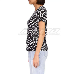 เสื้อยืดซับลิเมชั่นสำหรับผู้หญิง ระบายอากาศได้ดี เหมาะสำหรับการฝึกกีฬา วิ่งออกกำลังกาย  รับสกรีนโลโก้ ผ้าคุณภาพสูงสำหรับการออกกำลังกาย - Product Image 6