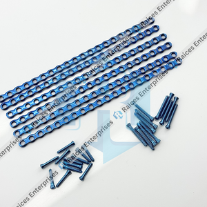 Juego de 56 Placas y Tornillos de Titanio de Alta Calidad de 2.0 mm, Cortables y con Bloqueo, para Cirugía Ortopédica Veterinaria en Perros y Gatos - Product Image 2