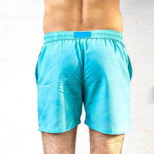 Shorts de bain sportifs personnalisés pour hommes, réactifs à la température, unis, décontractés, avec logo en maille tressée - Product Image 2