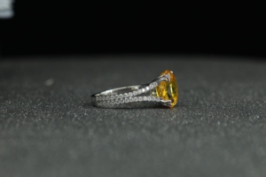 แหวนพลอยสีเหลืองรูปไข่สำหรับผู้หญิง เงินแท้ 925 แหวนหมั้นแบบแยกส่วนประดับซิทริน มอยส์ซาไนต์ และเพชร ขายส่ง - Product Image 6