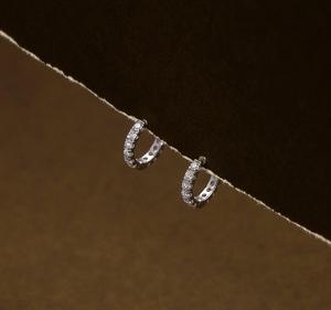 ต่างหูเพชรเลี้ยงในห้องปฏิบัติการชุบเงินคลาสสิก สี F ระดับความสะอาด VVS1 สไตล์วินเทจ รับรองโดย IGI เหมาะสำหรับงานหมั้น งานแต่งงาน และเป็นของขวัญ - Product Image 2