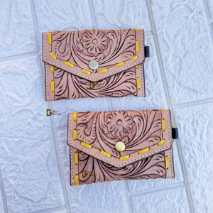 Nouvelle vente flash : porte-monnaie en cuir occidental de petite taille, sculpté à la main, élégant et multi-usages, pour unisexe - Product Image 1