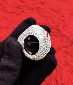 Anillo de compromiso, boda o aniversario para hombre, personalizado con número, de plata de ley 925, chapado en rodio, con racimo de moissanita, estilo hip hop. - Product Image 5