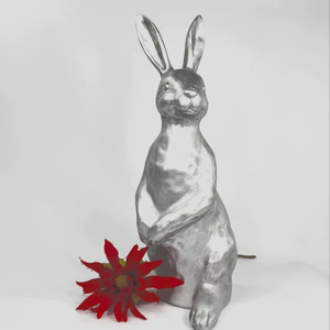 Sculpture de lièvre design en métal, objet décoratif pour table de chevet et aménagement de décoration de luxe - Product Image 1