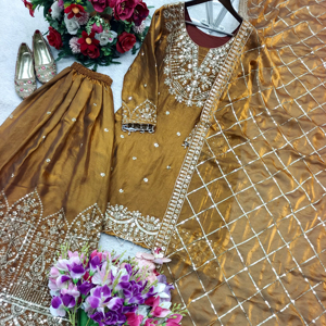 Presentamos un nuevo diseño de ropa de fiesta, conjunto de top y pantalón palazzo con dupatta, con bordados elaborados. - Product Image 1