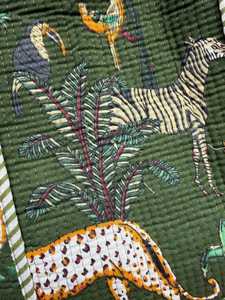 Sac de shopping en coton matelassé imprimé sur mesure, motif animalier jungle verte, vente en gros - Product Image 4