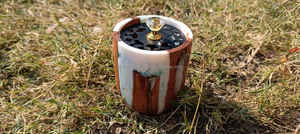 Brûleur d'encens Bakhoor en résine artisanale Oud Royale pour une décoration festive haut de gamme - Product Image 6