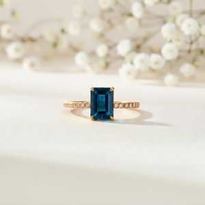 Anillo de compromiso clásico con topacio azul de diciembre, corte esmeralda, chapado en oro, plata de ley 925, anillo con piedra preciosa para uso diario. - Product Image 6