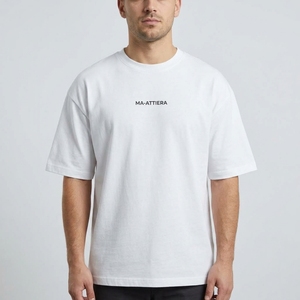 Camiseta de Hombre Blanca con Estampado Gráfico, Cuello Redondo, Manga Corta, 100% Algodón, Corte Holgado, Estilo Urbano - Product Image 1