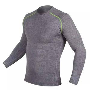 Camisetas de compresión deportivas personalizadas OEM para hombre, para gimnasio y entrenamiento, con sublimación, tipo Rash Guard para natación, con técnica de lavado. - Product Image 2