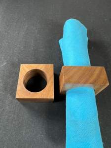 Anneaux de serviette classiques en bois brun naturel, faits à la main, écologiques et durables, pour salle à manger et événements extérieurs - Product Image 2