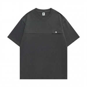 เสื้อยืดโอเวอร์ไซส์ผู้ชายสีดำ แขนสั้น คอกลม ผ้าเจอร์ซีย์ถัก 100% ผ้าฝ้าย สีพื้น ทรงบ็อกซ์ พิมพ์โลโก้ด้านหน้า ผ้าไม่ยับ - Product Image 1