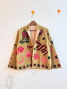 Chaqueta Acolchada de Terciopelo Bordada a Mano, Ropa Bohemia con Tema de Atardecer Tropical, Bordado Suzani, Reversible y Ecológica - Product Image 6