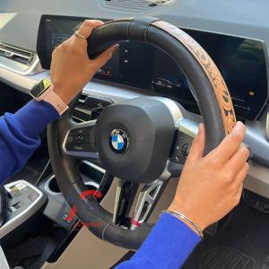 Funda de Volante de Cuero Genuino Hecha a Mano con Diseño Occidental de Lujo, Ajuste Universal, Protección Interior para el Volante del Automóvil - Product Image 1