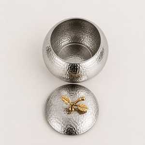Bol en métal martelé fait main avec bouton en laiton en forme de feuille, récipient de rangement décoratif moderne pour offrir en cadeau - Product Image 3