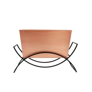 Vase de sol moderne Glided Bloom gris et noir sur support en métal noir, design minimaliste, fabrication artisanale - Product Image 2